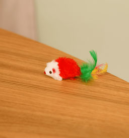 Игрушка для кошек, мышка с перьями, 4 см., цвет в ассортименте 33