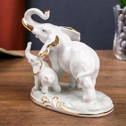 Фигурка керамика «Прогулка слона и слонёнка», белый с золотом, 12.2×12.7×7.2 см