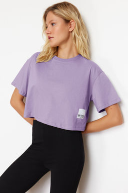 TRENDYOLMILLA Gri %100 Pamuk Relaxed/Rahat Kal?p Dokuma Etiket Detayl? Orme T-Shirt TWOSS24TS00219