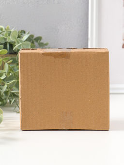 Фигурка полистоун Зайчик с жёлтым цветочным сердцем, 11.5 см