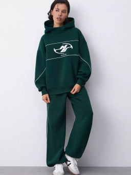 Спортивные брюки с декоративными кантами