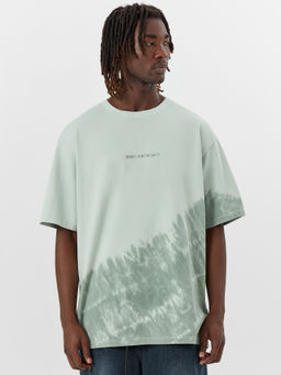 Футболка мужская салатовая с принтом и надписью washed up by the waves