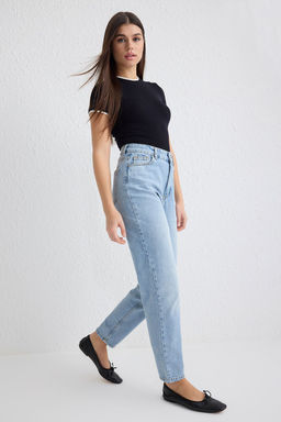 Ac?k Mavi Yuksek Bel Mom Jeans TWOSS25JE00136 - Trendyolmilla фото 2