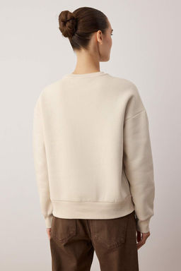 Tas Suzene Nak?s Detayl? Oversize/Genis Kal?p Kal?n Ici Polarl? Orme Sweatshirt TWOAW26SW00098 - Trendyolmilla фото 4