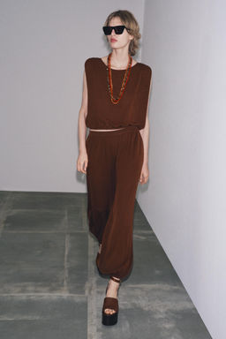 TOP WITH ELASTICATED HEM
