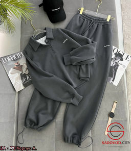 Спортивный женский костюм