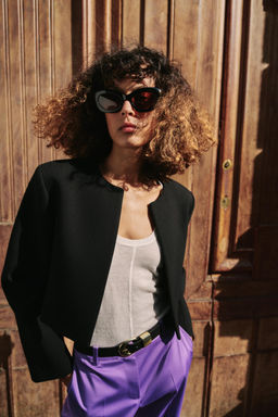 BLAZER CORTA HOMBRERAS / Negro - Zara фото 2