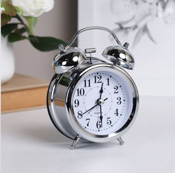 Будильник 8х5х12 см / 669-4 серебряный /уп 100/ 737949