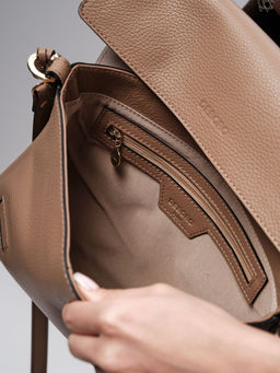 Сумка кожаная через плечо Deboro 30181 бежевый песок