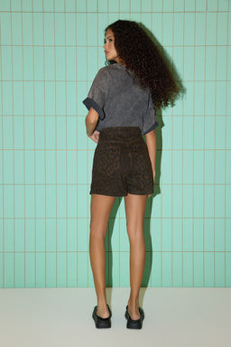 Cok Renkli Leopar Desenli Y?rtmacl? Kahverengi Denim Sort Etek TWOSS23SR00091