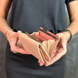 Итальянский женский кожаный кошелек DuDu серии Corsica | пудровый - Dudubags фото 8