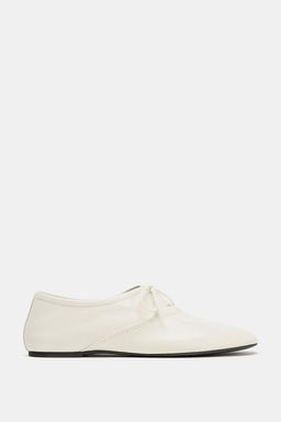 ZAPATO PIEL PLANO CORDONES / Blanco Crudo - Zara фото 2