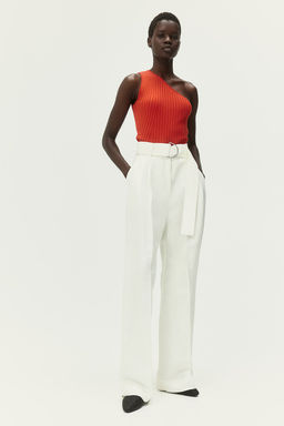 Top de un hombro en punto de canale