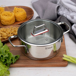 Кастрюля из нержавеющей стали "Tendency" 2л, д18см, h8,8см, s0,6мм, дно s2,8мм, плоская стеклянная жаропрочная крышка, пароотвод, стальной обод, капсулированное дно, прутковые ручки из нержавеющей стали на точечной сварке, полировка снаружи - зеркаль