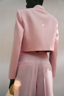 BLAZER CORTA HOMBRERAS / Rosa