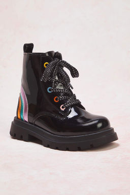 Siyah Fermuarl? ve Bagc?kl? Kucuk K?z Cocuk Kids Postal Rugan Bot
TAKAW26BO00010 - Trendyolmilla фото 3