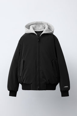 CAZADORA BOMBER ENGOMADA CAPUCHA FELPA DESMONTABLE / Negro