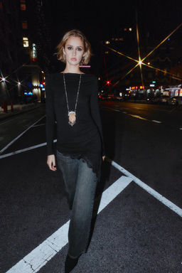 ASYMMETRIC HEM LACE T-SHIRT