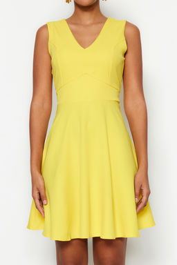 Sar? Belden Ac?lan Mini V Yaka Dokuma Elbise TWOSS19BB0210 - Trendyolmilla фото 4