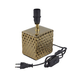 UML-B306 E14 GOLD/BLACK Светильник настольный декоративный под лампу Е14, 40W. Механический выключатель. Золотой/Черный. ТМ Uniel - Volpe фото 3