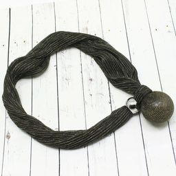 Кулон с текстилем и большой бусиной