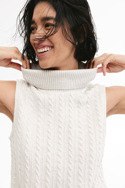 Sueter de cuello alto sin mangas