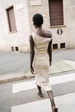 VESTIDO JACQUARD PLIEGUES / marron-vison - Zara фото 4