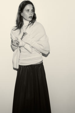 Falda plisada en tejido revestido - H&m фото 4