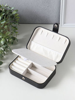 Шкатулка кожзам для украшений "Матовая гладь" чёрная 16,5х11,5х5,5 см