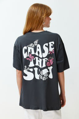 Antrasit On ve Arka Bask?l? Oversize/Genis Kal?p Bisiklet Yaka Orme T-Shirt TWOSS24TS00119