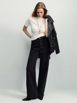 Приталенная футболка из модала / Zarina