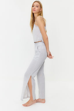 Trendyolmilla Gri Melanj Dantelli, F?rf?r ve Y?rtmac Detayl? Ip Ask?l? Orme Pijama Tak?m? THMSS24PT00005
