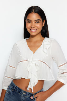 Ekru Crop Volanl? Dantel Detayl? Dokuma Gomlek TWOSS24GO00011
