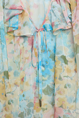BLUSA VOLANTES ESTAMPADO FLORAL / Multicolor