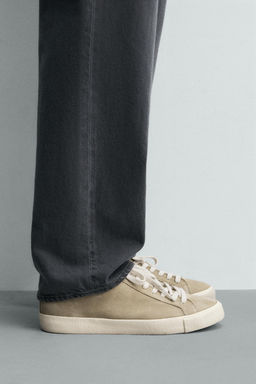 ZAPATILLA DETALLE TAL?N PIEL / Marr?n Arena