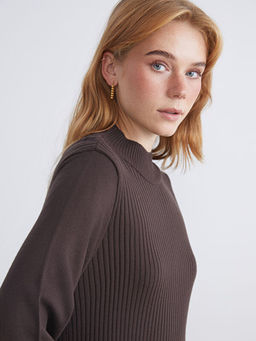 Dik Yaka Triko Elbise