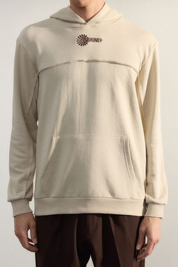 Bej Premium Regular/Normal Kesim Dikis Detayl? Nak?sl? Sardonsuz Sweatshirt TMNAW25SW00099