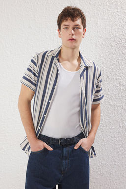 TRENDYOL MAN Lacivert Regular Fit Cizgili Yumusak Tuseli Havlu Gomlek TMNSS25GO00016