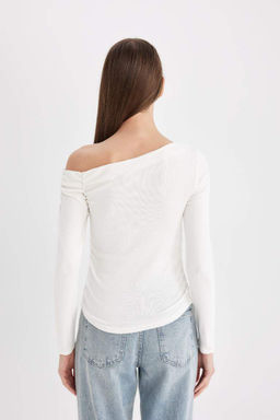 Женская облегающая однотонная футболка в рубчик с узким вырезом на одно плечо и длинным рукавом - Defacto фото 6