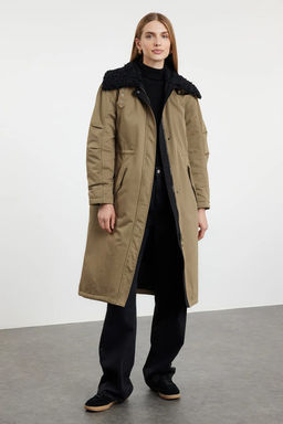 Haki Regular Kal?p Pelus Yaka Detayl? Ici Kapitone Astarl? Uzun K?sl?k Parka Mont TWOAW25MO00098