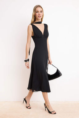 Siyah Animal A-Kesim/Can Form Kruvaze Kolsuz Buzgulu Maxi Tul Orme Elbise TWOSS26EL00208