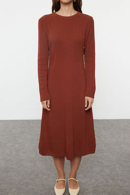 TRENDYOLMILLA Bej Genis Kal?p Midi Triko Suveterli Elbise TWOAW24EL00012  фото 15