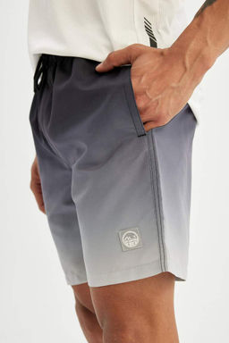 Шорты для плавания выше колена стандартной посадки с сетчатой подкладкой и градиентным принтом - Defacto фото 5