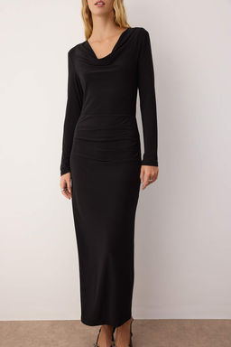 Siyah Duz Buzgulu Kay?k Yaka Astarl? Bodycone/Vucuda Oturan Maxi Orme Elbise TWOAW26EL00063