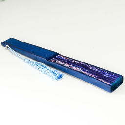 Веер складной h=21 см Цветы и бабочки, синий, с кисточкой