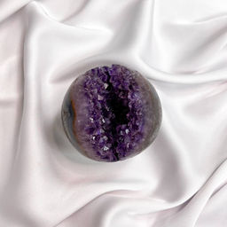 Шар из Аметиста с жеодой