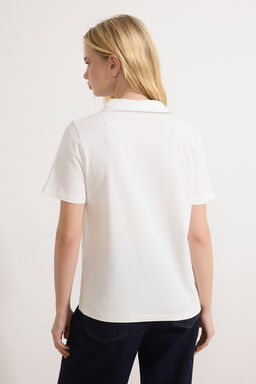 Beyaz Kal?n Pamuklu Polo Yaka Tas Detayl? Regular/Normal Kal?p Orme T-Shirt TWOSS25TS00052