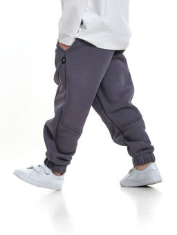 Брюки с шевроном для мальчика штаны спортивные 22-7683 светлый графит - Mini maxi фото 11