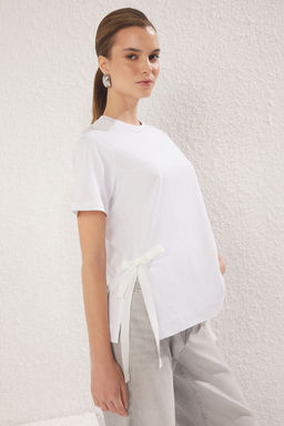 TRENDYOLMILLA Beyaz %100 Pamuk Yan Baglama Detayl? Relaxed/Rahat Kesim Orme T-Shirt TWOSS25TS00074  фото 2