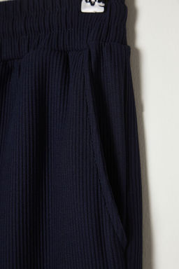 Basic Lacivert Regular/Normal Kesim Orta Boy Bagc?kl? Dokulu K?r?smaz Ottoman Sort TMNSS23SR00039